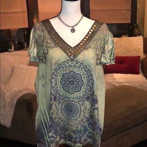 Gorgeous green top with gold detail collar